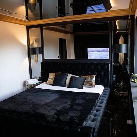 Black Night Willa Pulkowa Apartment Warsaw Exterior photo